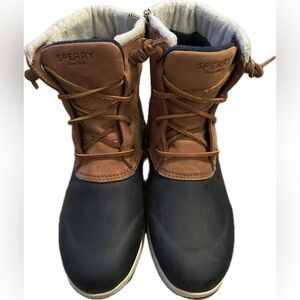 EUC Sperry Maritime Repel Boots, Tan/Navy Women's 8.5, with zippers, waterproof